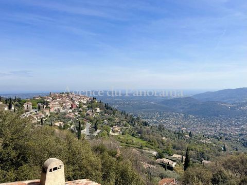 EXCLUSIVITY - For lovers of breathtaking panorama, real belvedere overlooking the French Riviera, for this magnificent villa / apartment of charm treated in the old, articulated around a spacious double reception with kitchen bathed in light and comp...