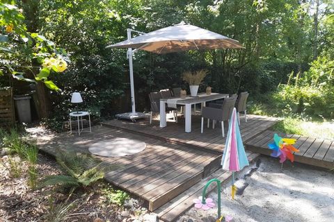 This holiday home is located in Oud-Turnhout in Belgium and offers with its 3 bedrooms where a total of 5 people can stay overnight, a perfect base for a family holiday. The cottage itself is located in a wooded nature reserve, which means that hiker...