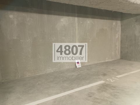 4807 vous propose un parking latéral sécurisé de 11.12m2 au sous sol dans un r?sidence proche du centre ville N'hésitez pas à le visiter Features: - Lift