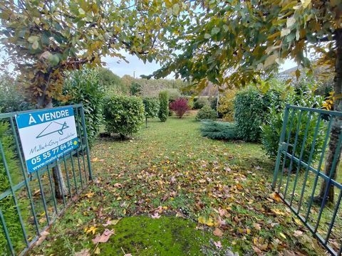 In the heart of a village of about 600 inhabitants, you will find a building plot of 792m2 in the centre of Pageas, 35 minutes from the centre of Limoges. The plot is a protected green space that can accommodate an annex with a maximum floor area of ...