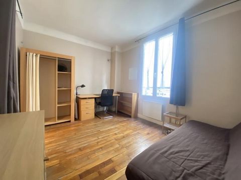 MALAKOFF, ETIENNE DOLET DISTRICT, close to the metro, AMI IMMO offers this beautiful studio of 20 m2 recently renovated in a small condominium of the 30's.~It consists of a kitchen / dining room, a living room / bedroom of 12 m2 and a bathroom with t...