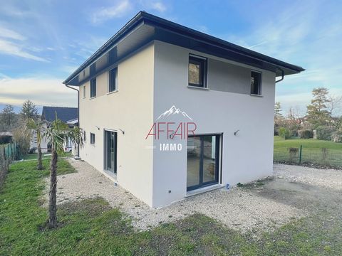 2 minutes from the customs office of Veyrier, in the town of Pas de l'Echelle on the edge of Bossey. In a cul-de-sac, new detached house of about 127 m2 available immediately, built with quality materials. It includes a spacious and bright living roo...