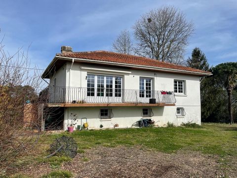 Charming House from the 70s for Sale Near Orthez Located in a residential area, this house from the 70s offers an ideal living environment. Nestled on a generous plot of 2850m² . The house has 3 comfortable bedrooms and a functional bathroom. The roo...