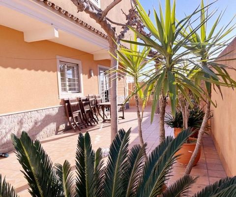 If you are looking for a quiet and privileged area by the sea to form your home, Elite Home Real Estate presents this wonderful villa in perfect condition and with great qualities.~~You will be a step away from the beach, in a 4-bedroom villa, the ma...