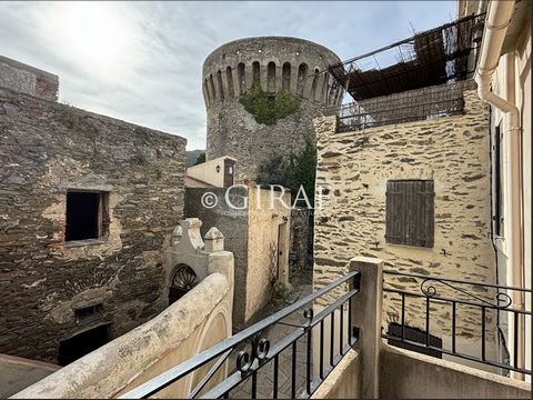 CAP COSE: Exceptionnelle maison de Maître d’environ 197 m2 sur deux niveaux et à seulement 5 mn de la baie de Macinaggio. Cette ravissante bâtisse jouxte une tour carré et une tour Génoise toutes datants du 16ème siècle et classées par une associatio...