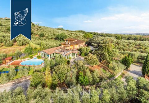 A charming farmer house is sold in Tuscan, in the Valdinievole region, in a pistol. A house with an area of ​​about 1.200 square meters is located in a picturesque valley with vineyards, olive groves and hills. It is located just a few minutes from t...