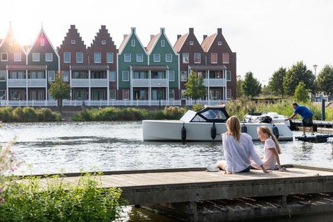 This restyled house is located in Marinapark Volendam and features a view of the water in the front of the house. The house consists of two floors. On the ground floor you'll find a living room with TV and an open plan kitchen with a dishwasher and m...