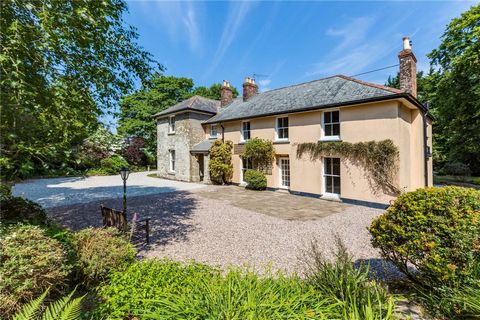 6 Bedroom Detached house| Approx 4400 square foot | Separate One bedroom Coach House | Desirable location | Large Manicured Gardens | Triple Garage | Various Outbuildings | EPC D A Rare Find The Old Rectory is a beautiful, grand, and eye-catching pro...