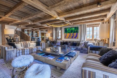 Stylish chalet, with more than 600 sqm floor space, a stone's throw from slopes. Tasteful interior, combining wood and stone, creating a unique atmosphere. 10 en suite bedrooms which will comfortably accommodate family and guests. Superb living room ...