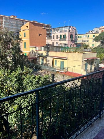 San Giorgio a Cremano, Via De Gasperi, inside the Parco Del Sole, central area, well served by commercial activities. We offer for sale, apartment of approximately 80 m2 consisting of kitchenette, 3 bedrooms, bathroom. Large balcony, bright and free ...
