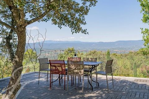 This single-story architect-designed property is a true gem, ideally located near the village of Bonnieux, offering panoramic views of the Luberon and Mont Ventoux. SURROUNDING LOCATION The property enjoys a privileged location, just a few steps away...