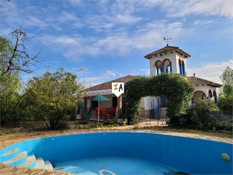 Deze villa met zwembad ligt op slechts 5 minuten rijden van de stad Puente Genil, in de provincie Cordoba in Andalusië, Spanje en alle lokale voorzieningen die het te bieden heeft, waaronder grote supermarkten en tal van bars en restaurants. De wonin...