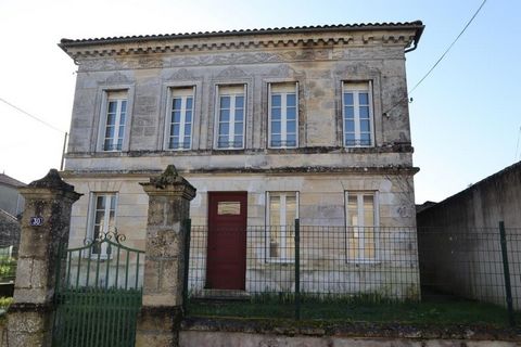 EXCLUSIVE TO LE TUC IMMO, contact Anne Christine PINTO on (EI, commercial agent, RSAC de Libourne 948587563). Mansion ideally located, close to the center of the town and all its amenities (bakery, tobacconist, doctor's office, pharmacy, etc.). 5 min...