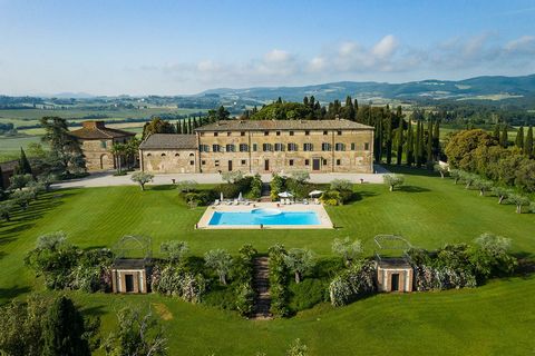 Immerse yourself in the timeless exclusivity of Tenuta di Petriolo, a jewel hidden in the splendid setting between Val di Chiana and Val d'Orcia, in Torrita di Siena. This magnificent property stands out for its illustrious 17th century building, fea...