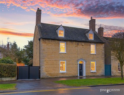 A beautifully refurbished, grade II listed, family home stands in a conservation area in the attractive town of Market Deeping, on the borders of South Lincolnshire and Cambridgeshire. With easy access to Stamford (8 miles), excellent schools both st...