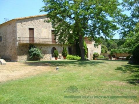 MAGNIFICENT FARMHOUSE FROM 1647 COMPLETELY RESTORED ON THE COSTA BRAVA. WITH GUEST HOUSE, SWIMMING POOL AND MANICURED GARDENS. REF: 0482. BUILT: 1.800 M². PLOT: 17 HC. HISTORIC FARMHOUSE LOCATED JUST 10 KM FROM THE SEA. THE MAIN HOUSE HAS A SPACIOUS ...