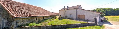 Only 20 minutes from the town of Angouleme, property with many outbuildings in the countryside, old farmhouse close to a river, composed of an independent house facing south with a living area of 100 M2, numerous outbuildings including a stone barn o...