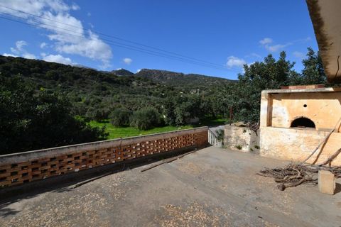 Located in Agios Nikolaos. Located in the pretty and tranquil area of Lakonia, Agios Nikolaos, Crete, only a 5min drive to the town of Agios Nikolaos and the nearest beaches. This two storey house is approximately 110m2 on a plot of about 152m2. Ther...