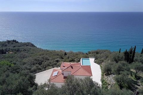 Located in Pentati. KEY FACTS: Property size: 3200m2 Villa size: 200m2 Number of bedrooms: 3 Number of bathrooms: 3 KEY FEATURES: Swimming pool Sea views Barbecue area Terrace Close to amenities Villa Symphonia is located near the ancient fishing vil...