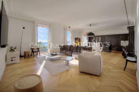 Located in the prestigious neighborhood of California, this apartment is nestled within a former bourgeois palace, offering an incomparable living environment and benefiting from a park, tennis courts, and a caretaker. With a surface area of 216 sqm,...