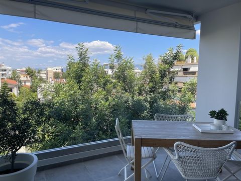 Minimaal architectonisch appartement van 70 m² te koop in Chalandri, op slechts 15 minuten van het centrum van Athene. Volledig ingericht zoals afgebeeld op de foto's, het is gelegen op de derde verdieping en bestaat uit 2 slaapkamers en 1 badkamer. ...