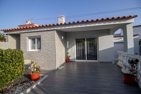 Located in Quarteira. Completely renovated single-storey villa in Quarteira, designed to be a very charming place. The house has an inviting entrance hall that leads to a spacious, air-conditioned living/dining room with plenty of natural light, perf...