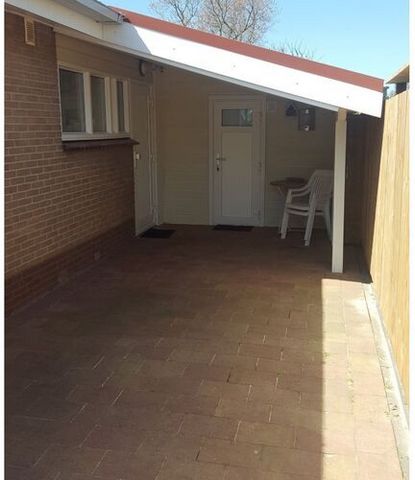 Cozy and sunny holiday home in Julianadorp, very close to the beach. The living room is equipped with an open, well-equipped kitchen. The holiday home also has 2 bedrooms (1x double bed, 1x bunk bed), a bathroom with shower, a sink and toilet, a sepa...