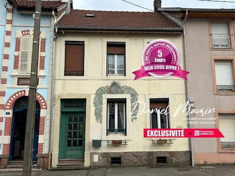 RAON L'ETAPE close to the city centre. Daniel MAURIN offers you this charming Village House with Garden and Terrace from the 1900s of nearly 90 m² with a good energy classification in 