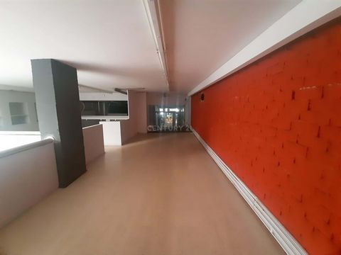 Attention investors and entrepreneurs! This is an exceptional opportunity that you will not want to miss. We present you a magnificent Commercial Premises in property, located in the charming town of València, province of Valencia, with a generous ar...