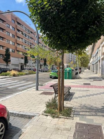 Are you looking for your new commercial premises? We have it. Excellent opportunity to acquire an open-plan commercial premises pending renovation located in the town of Valladolid. We have several premises for sale of several square meters and price...
