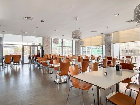 Restaurant for lease in the Technology Park of Malaga. This well-established business has been operating for 20 years and has successfully overcome the challenges posed by the pandemic. The reason for the lease is retirement. This restaurant is a dre...
