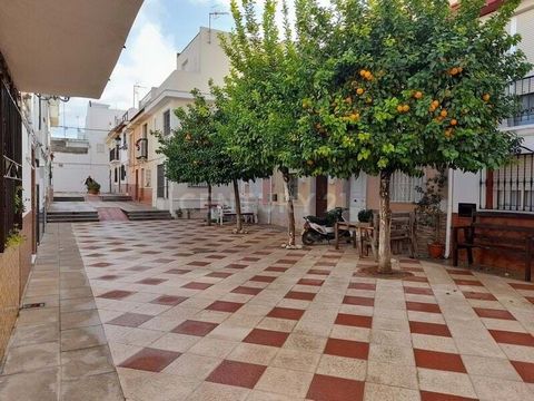 Are you interested in buying Detached 3 bedroom house for sale in Morón de la Frontera? Excellent opportunity to acquire this residential apartment with an area of 70 m² well distributed in 3 bedrooms and 1 bathroom located in the town of Morón de la...