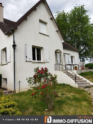 Mandate N°FRP140959 : You will be seduced by this mason's house from 1978 on a very pretty plot of approximately 3700m², located 20 minutes west of Beaugency. It consists of: entrance, kitchen, living room/living room of approximately 42m², 2 bedroom...