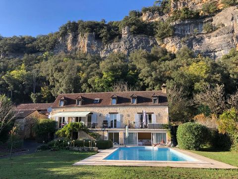 Renovated stone house, embraced by the cliffs of Château de Marqueyssac, with its swimming pool, encircled by the lush wooded garden with private access to the Dordogne river and Pirate beach. On the ground floor: kitchen, dining room and living room...