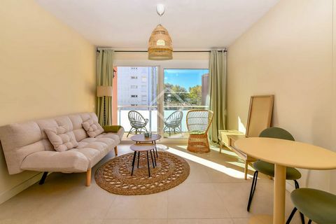 Nestled in the heart of the enchanting coastal town of Platja d'Aro, this 1-bedroom apartment epitomizes both comfort and seaside ambiance. The fully equipped kitchen, with modern ample counter space, connects seamlessly to the living and dining room...