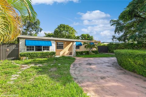 NO ASSOCIATION. Stunning property in the prime area of Miami!!. This spacious house with almost 10,000 SF lot is nestled in a great neighborhood. Incredible expansive patio area, with amazing barbecue area. Boasting no condo association fees, this ho...