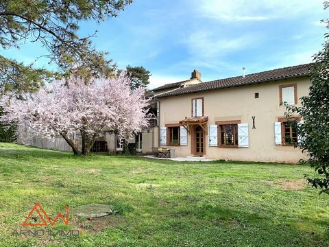 This 'House of character' near GAILLAC, beautifully renovated, will delight you. On its 4000m2 plot, a 14x7m swimming pool, with pool house and a large garden shed of 30m2. On the ground floor, there is a modern and equipped open dining room and kitc...