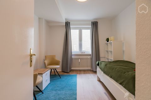 Temporary accommodation for 6 months in Berlin. Newly furnished 1-room luxury apartment in Berlin-Charlottenburg. High quality laminate, modern furnishings, new equipment. You can go about your work in peace and quiet in the fairytale environment of ...