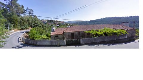 Property with an area of 16,714 m2, in which the urban item consists of a granite stone house, with two floors. The house has a gross private area of 282m2, with three independent entrances in need of restoration work. The land has two rustic items, ...