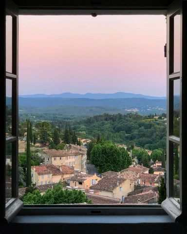 Idyllic hideaway, at the heart of this award-winning Provence village. This totally unique and historic house, sits in a magical position, nestled at the foot of Cotignac’s famous troglodyte cliffs. The charming property offers incredible panoramic, ...