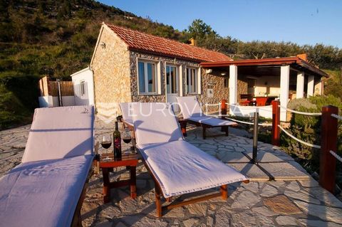 Brač, beautiful detached stone house NKP 64m2 located on the south side of the island with a view of the sea. It consists of a kitchen, dining room, living room, bathroom and two bedrooms. In front of the house there is a spacious terrace with a fire...