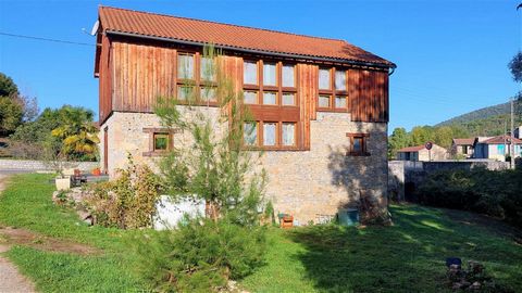 HIGH QUALITY / BARN TRANSFORMATION Come and discover this great house, rebuilt in 2012, located at the foot of the village and close to the mountains in a calm and relaxing environment. No less than 175 m² of living space with all modern comforts. Re...