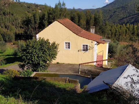 Woning met te renoveren huis, gelegen in Hortas da Coelha, Rua do Rio Zêzere, parochie van Beco en op 2 km van Dornes, 