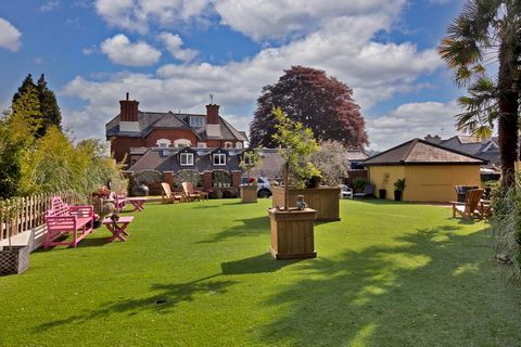 DESCRIPTION - STUART LODGE Stuart Lodge is a stunning Villa situated on the edge of Chelston, offering easy access to local shops, nearby beaches and scenic coastal walks.  The Villa has been extensively re-modelled and renovated to an exceptionally ...