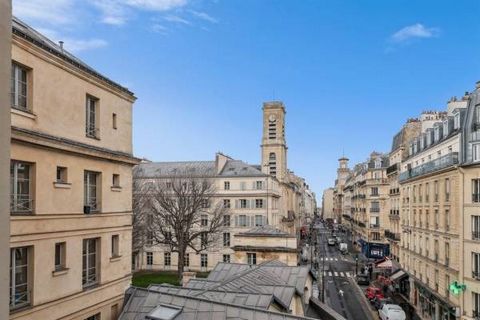 Paris V - In the immediate vicinity of the Luxembourg Gardens and the Val de Grace, a magnificent apartment with an area of approximately 158m2 located on the 3rd floor by elevator of an old building dating from 1895. It consists of a large entrance,...