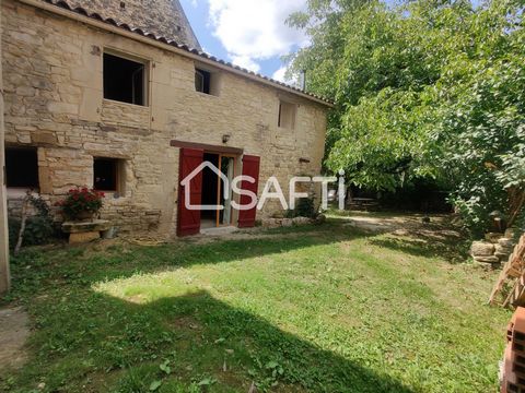 In the heart of a charming little village, you will find this charming village house. Within reach of all amenities, it will delight lovers of old buildings. On the garden level, the living room of about 25 m² with a wood stove and its warm chestnut ...
