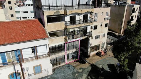Located in Paphos. Shop with a mezzanine in a building complex in Paphos. It is located on the ground floor of the complex. It has an enclosed area of 35 sq.m. and a mezzanine of 17 sq.m. The property is located almost in the center of the city of Pa...