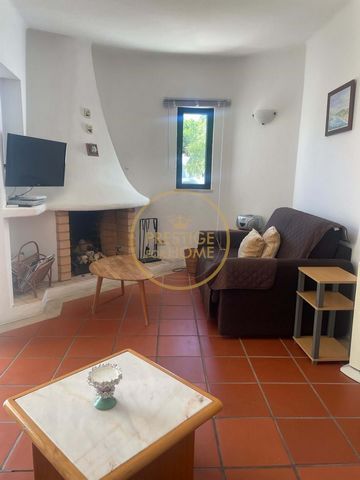 Located in Olhos de Água. 1 bedroom apartment with excellent rental potential, with a tourist license. On a 1st floor with balconies with south exposure, located in a central area and with parking in front. This apartment is fully furnished and equip...