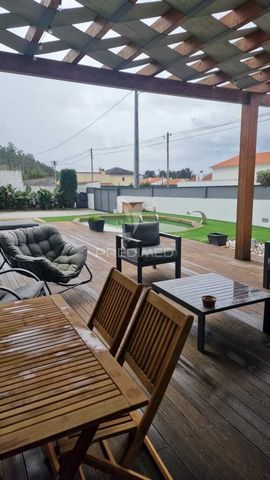 It is in Casal da Areia, Alcobaça that we will find this fantastic and spacious 3 bedroom villa with land of 770 m2 all lawned. The exterior of the villa also has pergolas, barbecue, a swimming pool and a shed to place the car, with installation for ...