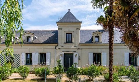 New and exclusive to SAFTI IMMOBILIER Val de Loire Saumur, within the Loire city between Tours and Angers within the Loire Anjou Touraine Regional Natural Park, presents this magnificent Longere with a length of 32 meters on the south facade decorate...